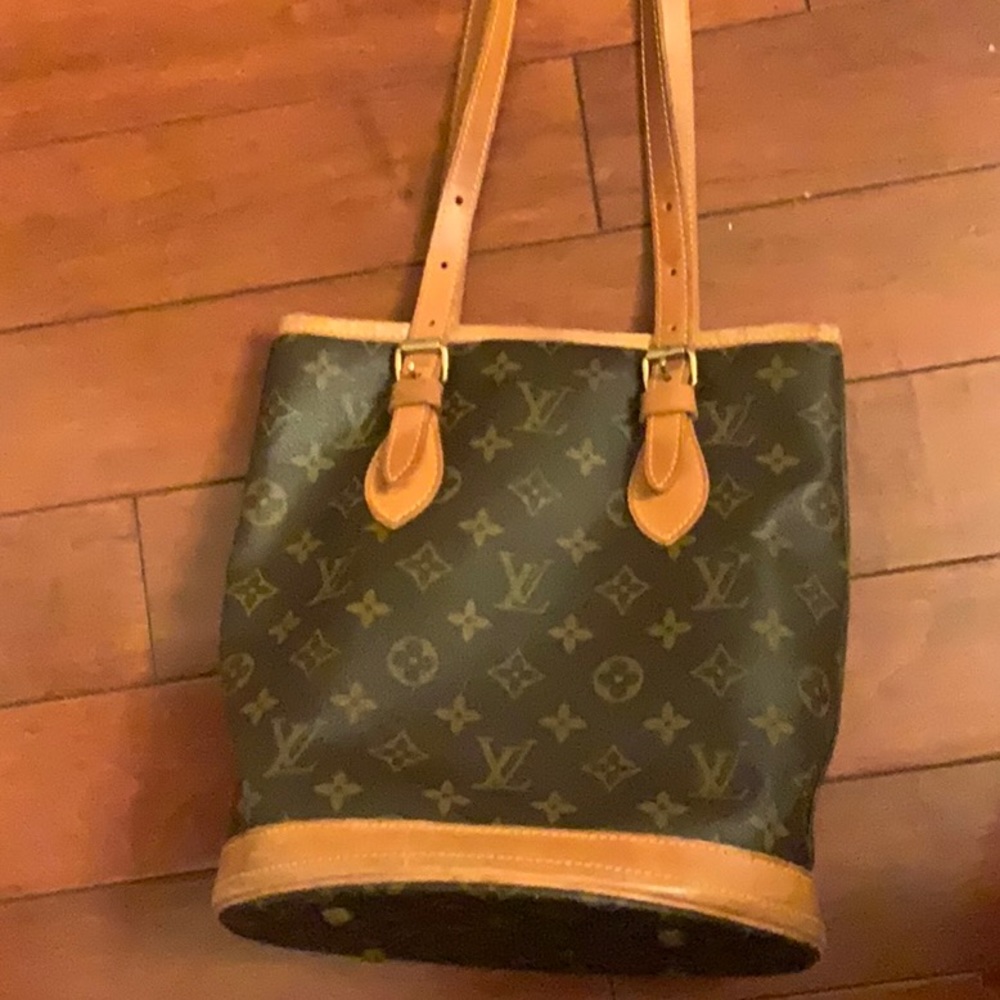 Authentic Louis Vuitton bucket purse!